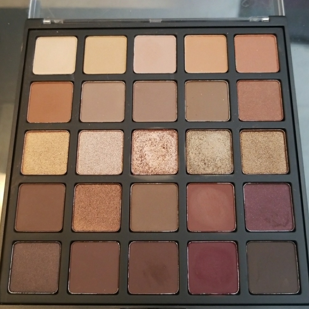 Morphe eyeshadow palette- 25B (Bronzer Mocha)